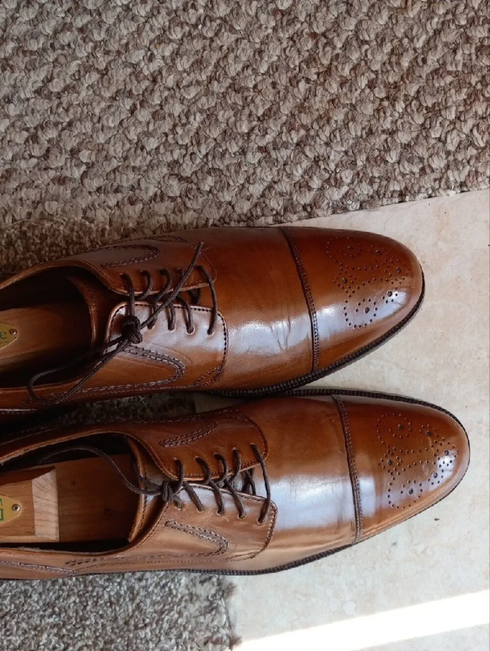 Johnston & Murphy Tan Leather Cap-Toe Oxfords with Brogue Medallion